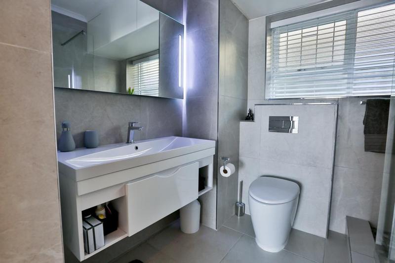 To Let 2 Bedroom Property for Rent in Sea Point Western Cape